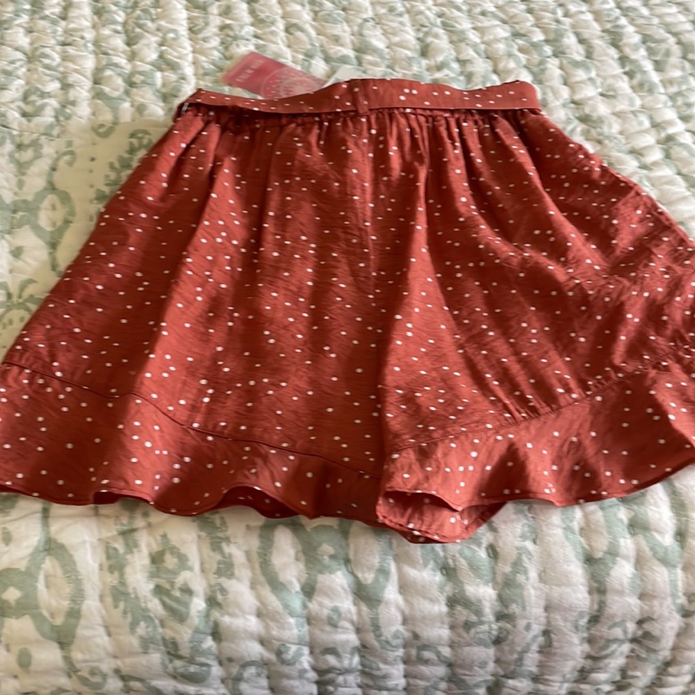 NWT Ruffle Shorts - Picture 3 of 5